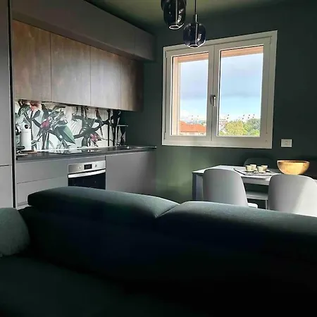 Design With Parking And View From The Balcony 2 Klm Station To 5 Terre And Walking Distance To The Waterfront * La Spezia