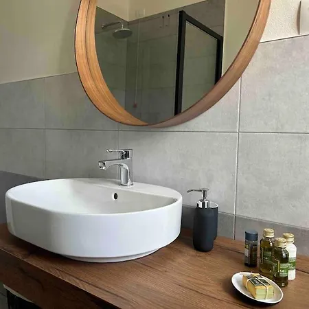 Design With Parking And View From The Balcony 2 Klm Station To 5 Terre And Walking Distance To The Waterfront Appartement