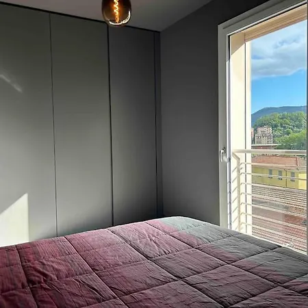 Design With Parking And View From The Balcony 2 Klm Station To 5 Terre And Walking Distance To The Waterfront *