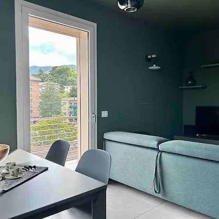 Design With Parking And View From The Balcony 2 Klm Station To 5 Terre And Walking Distance To The Waterfront