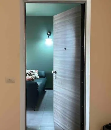 Design With Parking And View From The Balcony 2 Klm Station To 5 Terre And Walking Distance To The Waterfront *