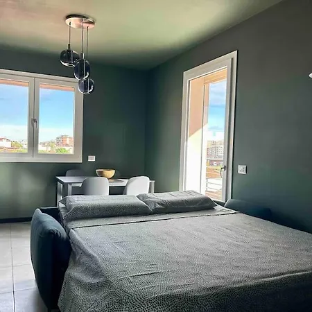 Appartement Design With Parking And View From The Balcony 2 Klm Station To 5 Terre And Walking Distance To The Waterfront La Spezia