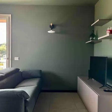 Appartement Design With Parking And View From The Balcony 2 Klm Station To 5 Terre And Walking Distance To The Waterfront La Spezia