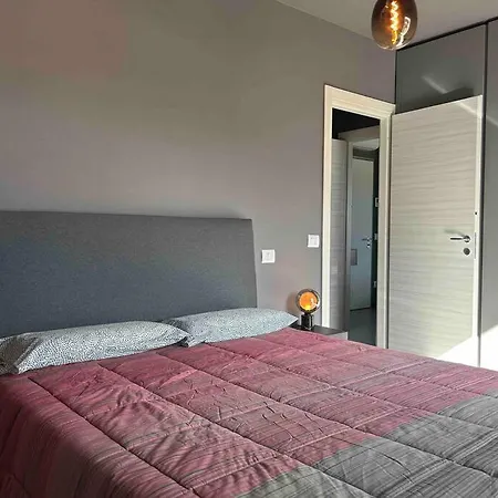 Design With Parking And View From The Balcony 2 Klm Station To 5 Terre And Walking Distance To The Waterfront *