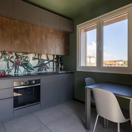 Casamarga Urban Chic Apartment With Balcony, Private Parking, Panoramic City View Balcony, 2 Klm From Cinque Terre Station, Walking Distance To Waterfront *