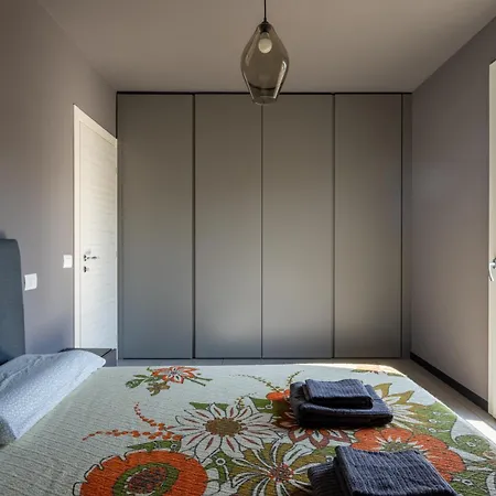 Design With Parking And View From The Balcony 2 Klm Station To 5 Terre And Walking Distance To The Waterfront *