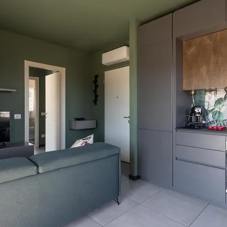 Design With Parking And View From The Balcony 2 Klm Station To 5 Terre And Walking Distance To The Waterfront 아파트 *