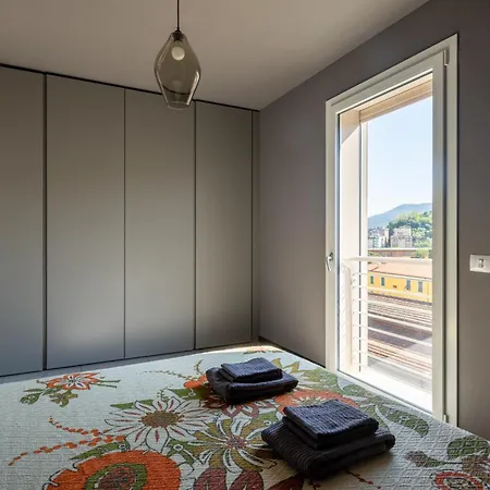 Design With Parking And View From The Balcony 2 Klm Station To 5 Terre And Walking Distance To The Waterfront 라스페치아