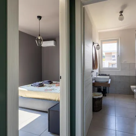 아파트 Design With Parking And View From The Balcony 2 Klm Station To 5 Terre And Walking Distance To The Waterfront