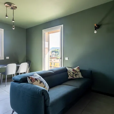 Design With Parking And View From The Balcony 2 Klm Station To 5 Terre And Walking Distance To The Waterfront 아파트 *